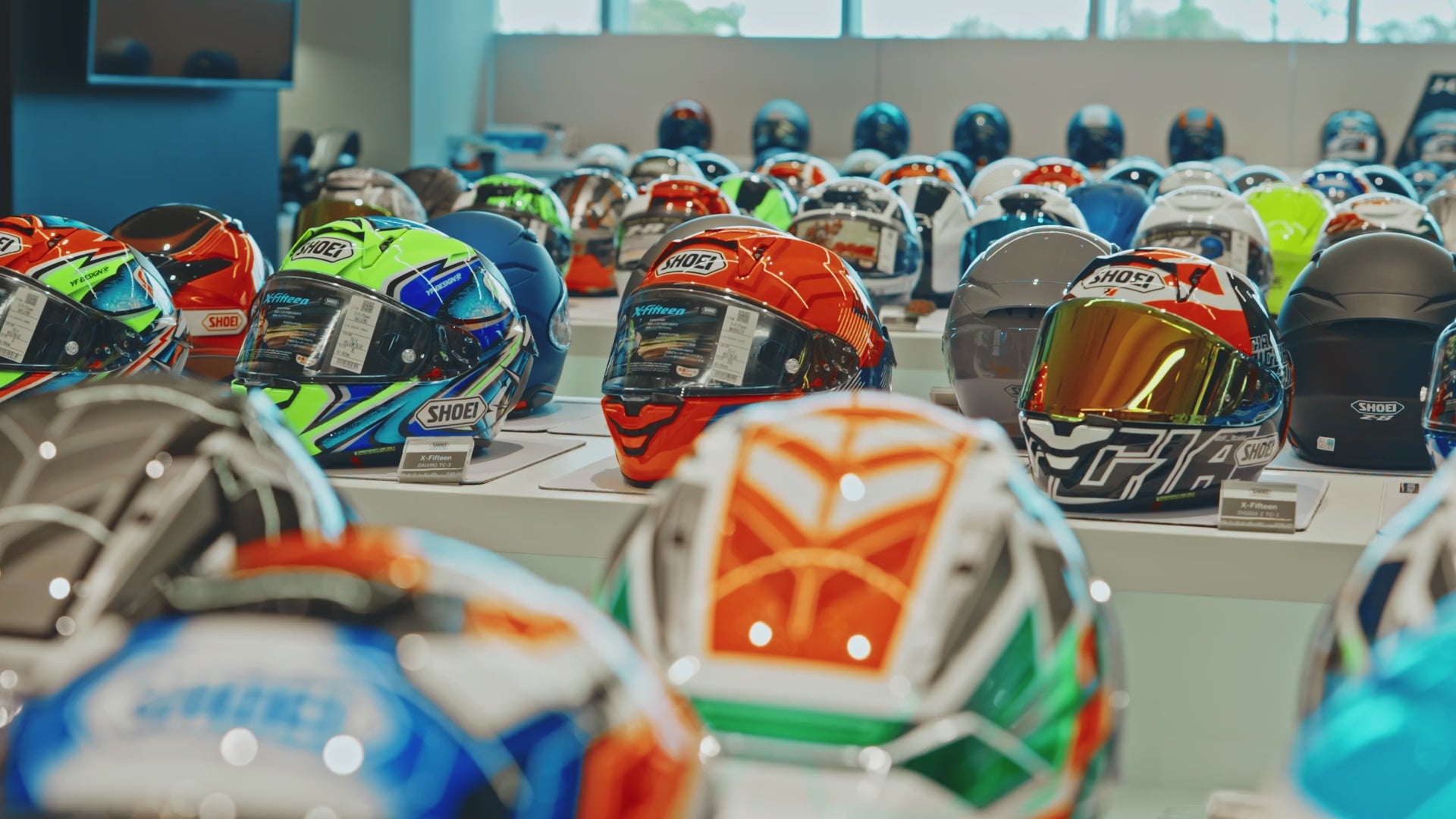 Load video: SHOEI motorbike helmets pfs explained